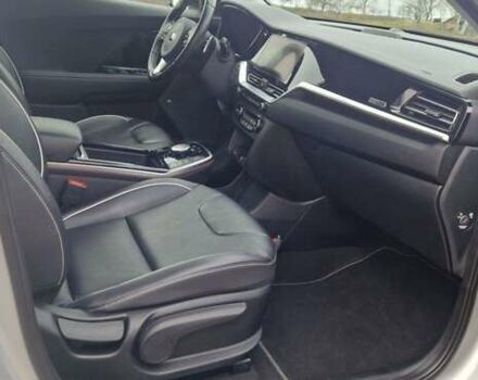 Серый Киа Niro, объемом двигателя 0 л и пробегом 167 тыс. км за 18400 $, фото 13 на Automoto.ua