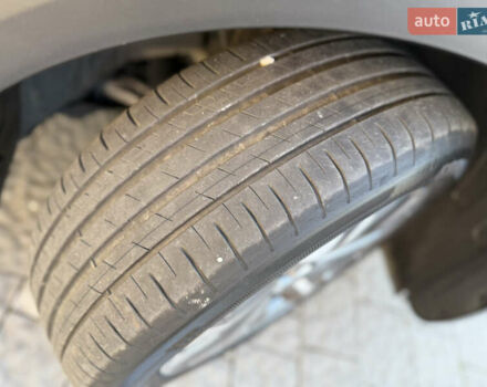 Серый Киа Niro, объемом двигателя 0 л и пробегом 145 тыс. км за 18800 $, фото 102 на Automoto.ua