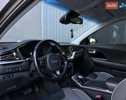 Серый Киа Niro, объемом двигателя 0 л и пробегом 88 тыс. км за 18500 $, фото 18 на Automoto.ua