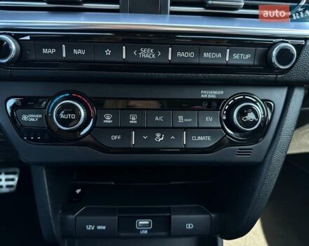 Серый Киа Niro, объемом двигателя 0 л и пробегом 97 тыс. км за 23200 $, фото 47 на Automoto.ua