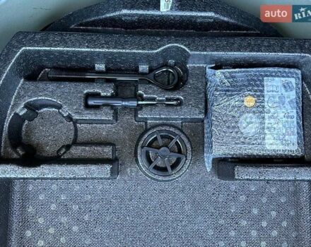 Серый Киа Niro, объемом двигателя 0 л и пробегом 97 тыс. км за 23200 $, фото 64 на Automoto.ua