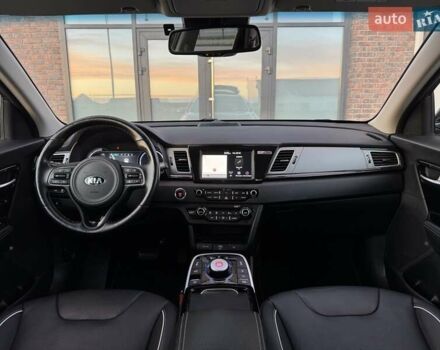 Сірий Кіа Niro, об'ємом двигуна 0 л та пробігом 135 тис. км за 17500 $, фото 2 на Automoto.ua