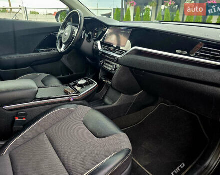 Серый Киа Niro, объемом двигателя 0 л и пробегом 96 тыс. км за 19500 $, фото 27 на Automoto.ua