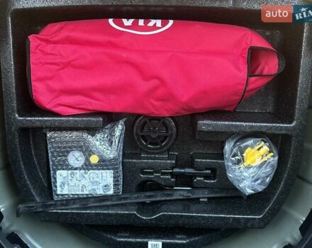 Сірий Кіа Niro, об'ємом двигуна 0 л та пробігом 76 тис. км за 21700 $, фото 48 на Automoto.ua