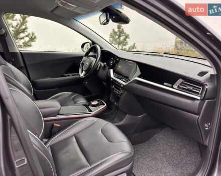 Серый Киа Niro, объемом двигателя 0 л и пробегом 77 тыс. км за 19500 $, фото 27 на Automoto.ua