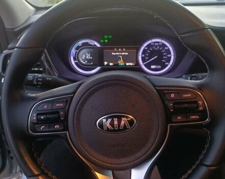 Сірий Кіа Niro, об'ємом двигуна 1.58 л та пробігом 53 тис. км за 18300 $, фото 7 на Automoto.ua