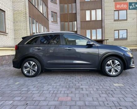 Серый Киа Niro, объемом двигателя 0 л и пробегом 125 тыс. км за 19250 $, фото 24 на Automoto.ua