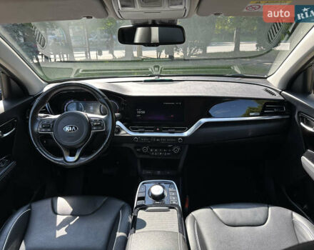 Серый Киа Niro, объемом двигателя 0 л и пробегом 143 тыс. км за 17900 $, фото 26 на Automoto.ua