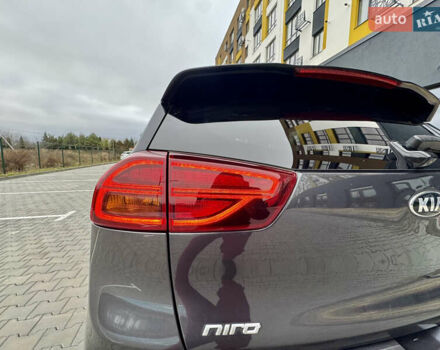 Серый Киа Niro, объемом двигателя 0 л и пробегом 109 тыс. км за 20500 $, фото 10 на Automoto.ua