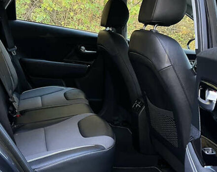 Сірий Кіа Niro, об'ємом двигуна 0 л та пробігом 114 тис. км за 19400 $, фото 20 на Automoto.ua
