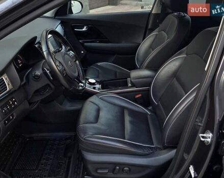 Серый Киа Niro, объемом двигателя 0 л и пробегом 144 тыс. км за 17250 $, фото 21 на Automoto.ua