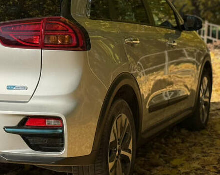 Сірий Кіа Niro, об'ємом двигуна 0 л та пробігом 115 тис. км за 21913 $, фото 4 на Automoto.ua