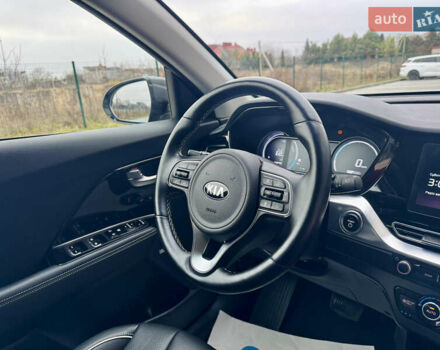 Серый Киа Niro, объемом двигателя 0 л и пробегом 109 тыс. км за 20500 $, фото 43 на Automoto.ua
