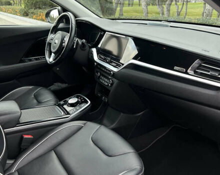 Сірий Кіа Niro, об'ємом двигуна 0 л та пробігом 113 тис. км за 19580 $, фото 32 на Automoto.ua