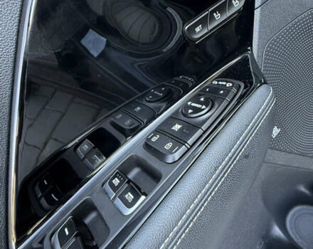 Серый Киа Niro, объемом двигателя 0 л и пробегом 85 тыс. км за 18999 $, фото 43 на Automoto.ua