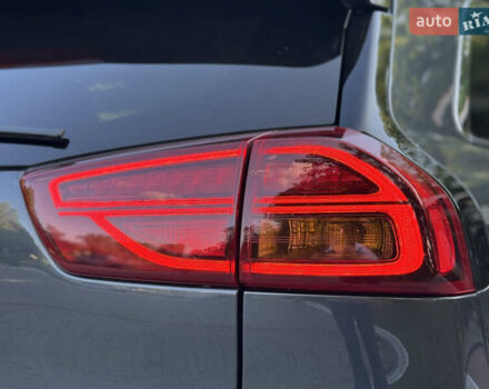 Сірий Кіа Niro, об'ємом двигуна 0 л та пробігом 144 тис. км за 18200 $, фото 20 на Automoto.ua