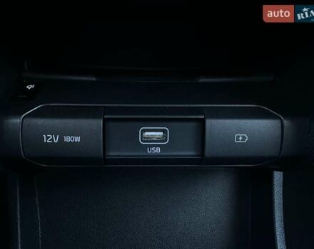 Сірий Кіа Niro, об'ємом двигуна 0 л та пробігом 58 тис. км за 23400 $, фото 10 на Automoto.ua