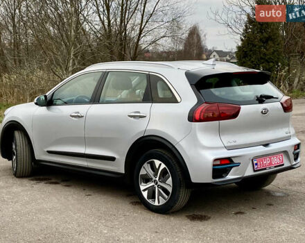 Серый Киа Niro, объемом двигателя 0 л и пробегом 95 тыс. км за 17200 $, фото 6 на Automoto.ua