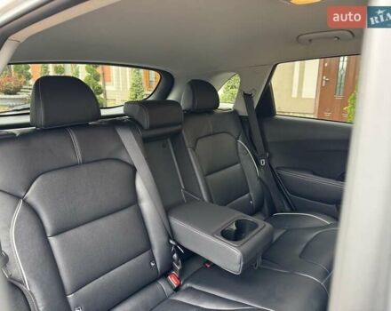 Сірий Кіа Niro, об'ємом двигуна 0 л та пробігом 118 тис. км за 19300 $, фото 119 на Automoto.ua