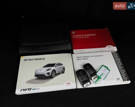 Серый Киа Niro, объемом двигателя 0 л и пробегом 156 тыс. км за 18500 $, фото 4 на Automoto.ua