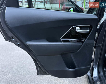 Серый Киа Niro, объемом двигателя 0 л и пробегом 165 тыс. км за 18000 $, фото 70 на Automoto.ua