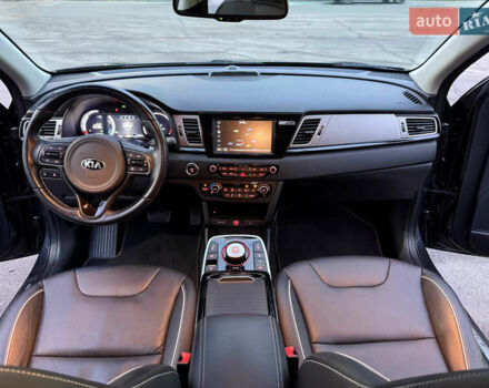 Серый Киа Niro, объемом двигателя 0 л и пробегом 165 тыс. км за 18000 $, фото 86 на Automoto.ua