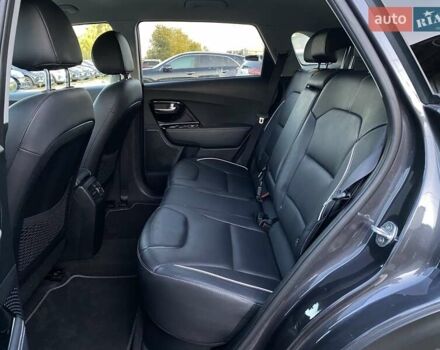 Сірий Кіа Niro, об'ємом двигуна 0 л та пробігом 107 тис. км за 21950 $, фото 64 на Automoto.ua