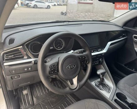Киа Niro 2020 в Луцке на Automoto.ua Серый Киа Niro, объемом двигателя 1.58 л и пробегом 241 тыс. км за 14600 $, фото 16 на Automoto.ua