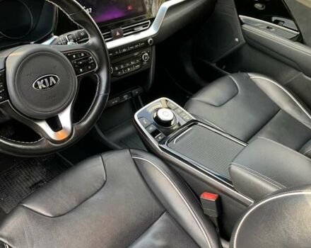Сірий Кіа Niro, об'ємом двигуна 0 л та пробігом 128 тис. км за 18950 $, фото 14 на Automoto.ua
