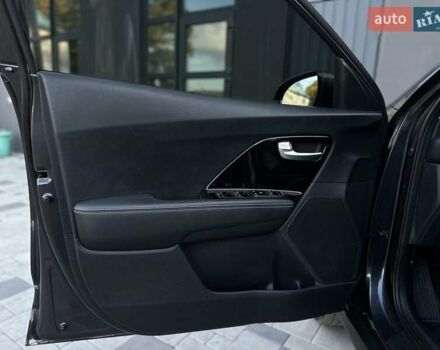 Серый Киа Niro, объемом двигателя 0 л и пробегом 88 тыс. км за 18500 $, фото 17 на Automoto.ua