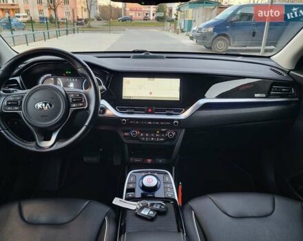 Сірий Кіа Niro, об'ємом двигуна 0 л та пробігом 117 тис. км за 19999 $, фото 13 на Automoto.ua