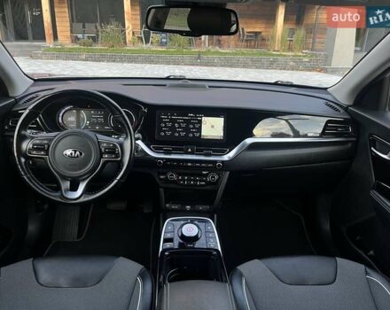 Серый Киа Niro, объемом двигателя 0 л и пробегом 72 тыс. км за 19750 $, фото 16 на Automoto.ua