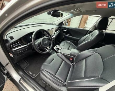 Сірий Кіа Niro, об'ємом двигуна 0 л та пробігом 71 тис. км за 21999 $, фото 38 на Automoto.ua