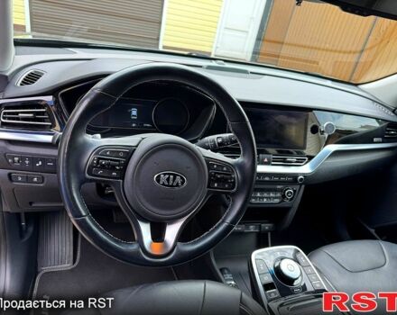 Серый Киа Niro, объемом двигателя 0.15 л и пробегом 58 тыс. км за 21850 $, фото 5 на Automoto.ua