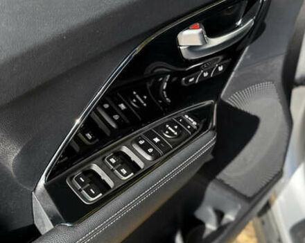 Сірий Кіа Niro, об'ємом двигуна 0 л та пробігом 115 тис. км за 21913 $, фото 10 на Automoto.ua