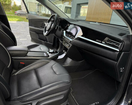 Сірий Кіа Niro, об'ємом двигуна 0 л та пробігом 70 тис. км за 19999 $, фото 66 на Automoto.ua