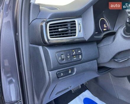 Серый Киа Niro, объемом двигателя 0 л и пробегом 125 тыс. км за 19250 $, фото 57 на Automoto.ua