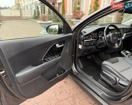 Серый Киа Niro, объемом двигателя 0 л и пробегом 125 тыс. км за 18950 $, фото 26 на Automoto.ua