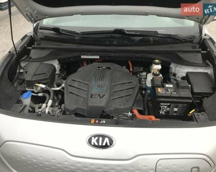 Серый Киа Niro, объемом двигателя 0 л и пробегом 90 тыс. км за 19900 $, фото 17 на Automoto.ua