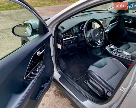 Серый Киа Niro, объемом двигателя 0 л и пробегом 95 тыс. км за 17200 $, фото 8 на Automoto.ua