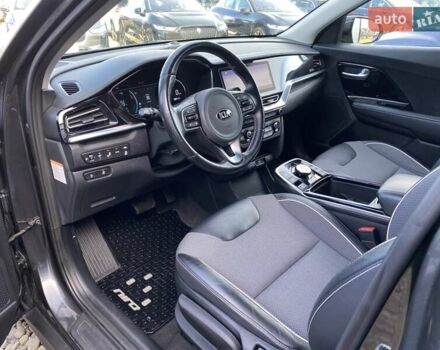 Серый Киа Niro, объемом двигателя 0 л и пробегом 101 тыс. км за 21300 $, фото 26 на Automoto.ua