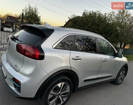 Сірий Кіа Niro, об'ємом двигуна 0 л та пробігом 120 тис. км за 22200 $, фото 10 на Automoto.ua
