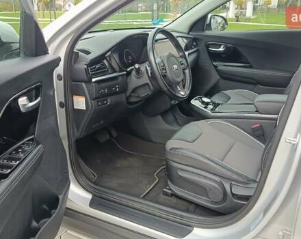 Серый Киа Niro, объемом двигателя 0 л и пробегом 82 тыс. км за 19500 $, фото 15 на Automoto.ua