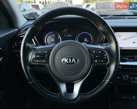 Сірий Кіа Niro, об'ємом двигуна 0 л та пробігом 88 тис. км за 22500 $, фото 24 на Automoto.ua