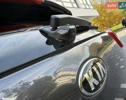 Сірий Кіа Niro, об'ємом двигуна 0 л та пробігом 70 тис. км за 19999 $, фото 27 на Automoto.ua