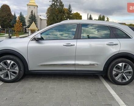 Серый Киа Niro, объемом двигателя 0 л и пробегом 82 тыс. км за 19500 $, фото 5 на Automoto.ua
