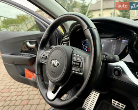 Киа Niro 2020 в Калуше на Automoto.ua Серый Киа Niro, объемом двигателя 1.58 л и пробегом 102 тыс. км за 19600 $, фото 40 на Automoto.ua