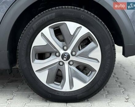 Серый Киа Niro, объемом двигателя 0 л и пробегом 150 тыс. км за 18500 $, фото 29 на Automoto.ua