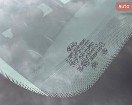 Серый Киа Niro, объемом двигателя 0 л и пробегом 147 тыс. км за 18800 $, фото 48 на Automoto.ua