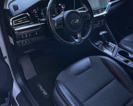 Серый Киа Niro, объемом двигателя 1.58 л и пробегом 67 тыс. км за 22600 $, фото 26 на Automoto.ua